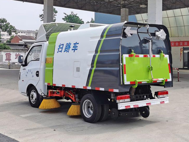 東風(fēng)途逸小型國(guó)六掃路車(chē)圖片4