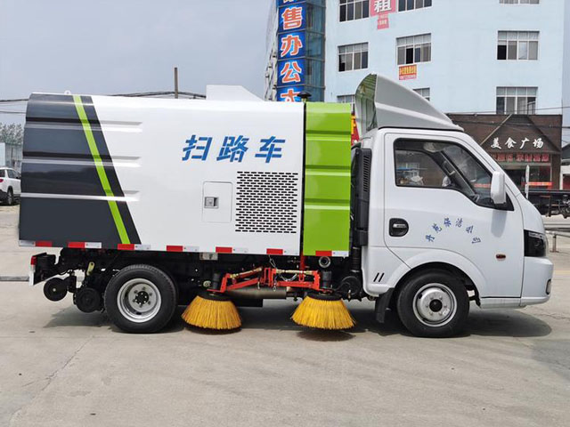 東風(fēng)途逸小型國(guó)六掃路車(chē)圖片3