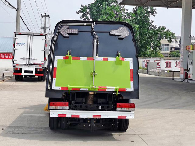 東風(fēng)途逸小型國(guó)六掃路車(chē)圖片5