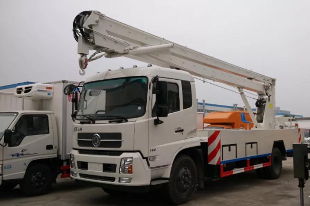 22米東風(fēng)天錦國(guó)五高空作業(yè)車(chē)圖片3