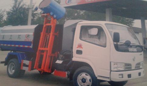 掛桶<a href=http://www.yhqlc.com/ljc target=_blank class=infotextkey>垃圾車</a>裝卸垃圾桶圖片